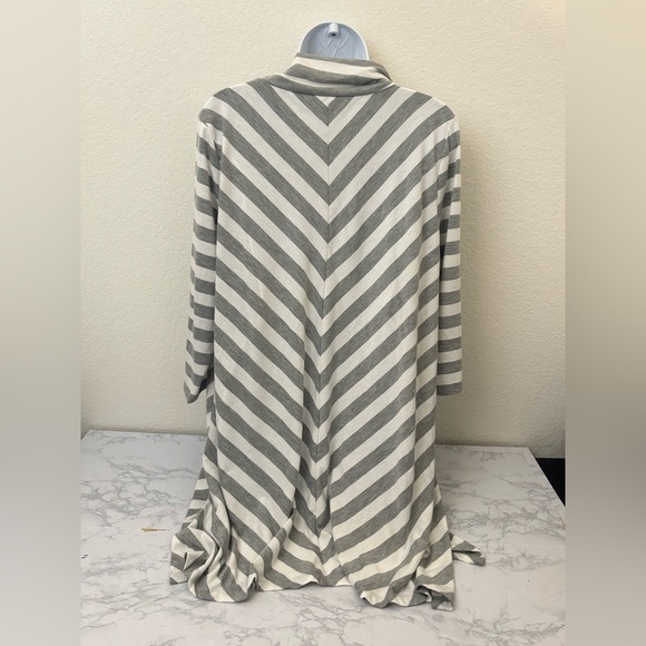 Women’s Avenue Sweater Size 16 Thin Knit Long Sleeve Cowl Neck Gray Striped​ - Picture 5 of 9